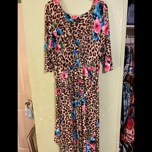 Dress nice print .comfortable..high low backdrop